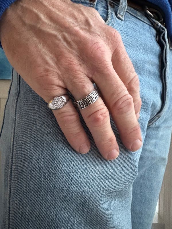 Herrering med flettemønster i sølv