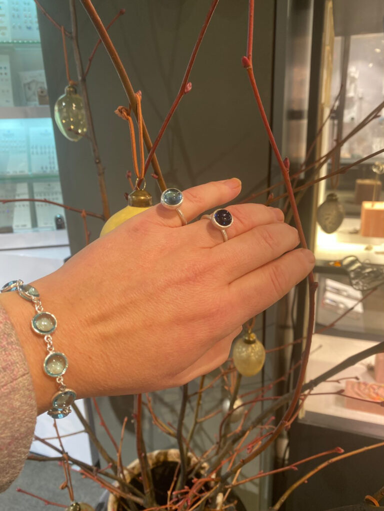 Susanne Friis Bjørner armbånd i sølv med synt.topas