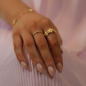 Regulerbar ring i forgylt sølv med 3 blomster med c.zirkonia med Stardust overflate fra Catwalk Exclusive