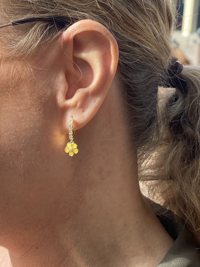 Liv ørering "Smørblomst" i forgylt sølv med gul emalje og c.zirkonia