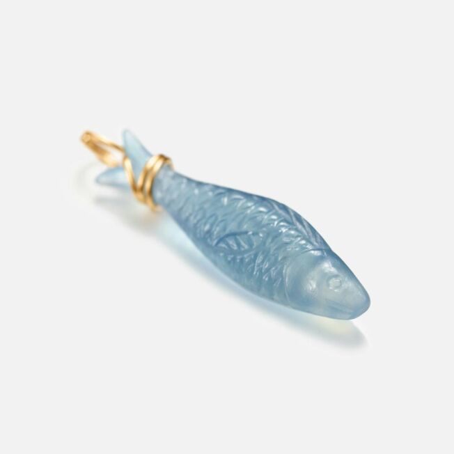 OLE LYNGGAARD COPENHAGEN Young fish pendant i gult gull med akvamarin