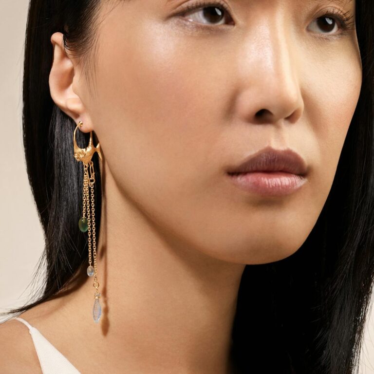 OLE LYNGGAARD COPENHAGEN  Young fish earring pendant øreanheng i gult gull med akvamarin