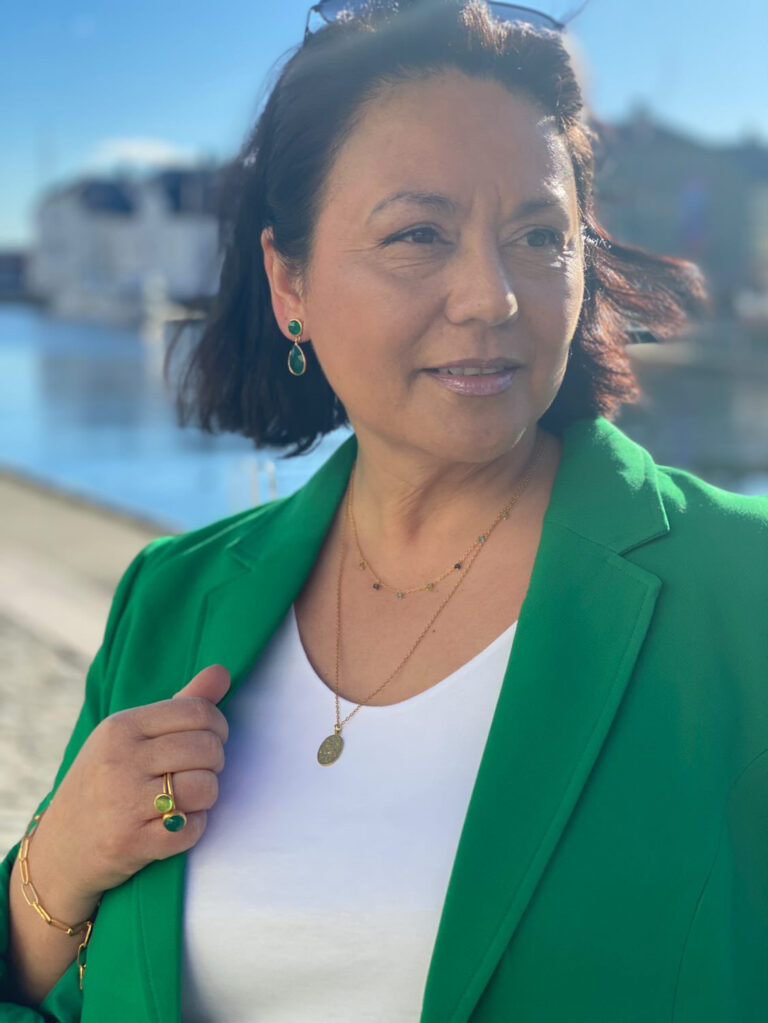 Susanne Friis Bjørner ring forgylt med synt. peridot, liten