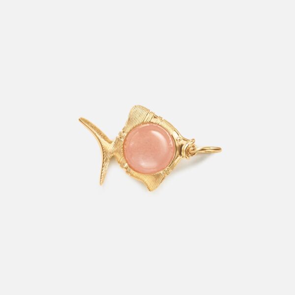 OLE LYNGGAARD COPENHAGEN Young fish pendant i gult gull med blush månesten