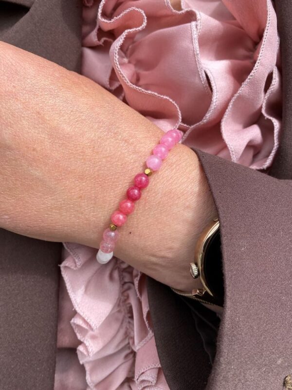 Armbånd med kvarts i rosatoner. Fra Heizendorff