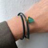 Armbånd fra Heizendorff i grønt skinn med eikenøtt anheng. Einersen Gull i Arendal. Gullsmed