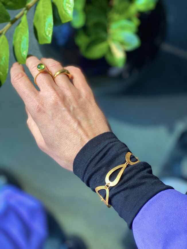 Susanne Friis Bjørner armbånd i forgylt sølv med ledd i irregulær form