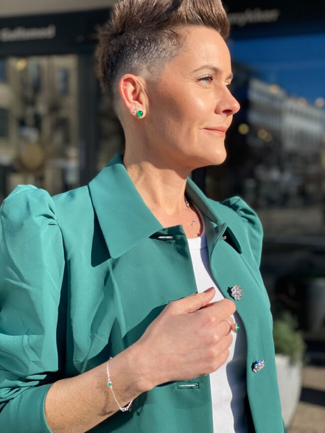 Susanne Friis Bjørner rund ørepynt i sølv med grønn agat