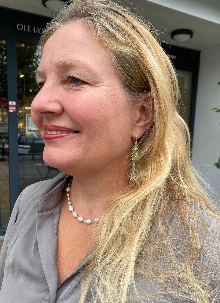 Susanne Friis Bjørner kjede i sølv med barokke ferskvannsperler