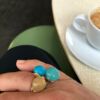 Noën «Dolce large» ring i forgylt matt sølv med calcedon