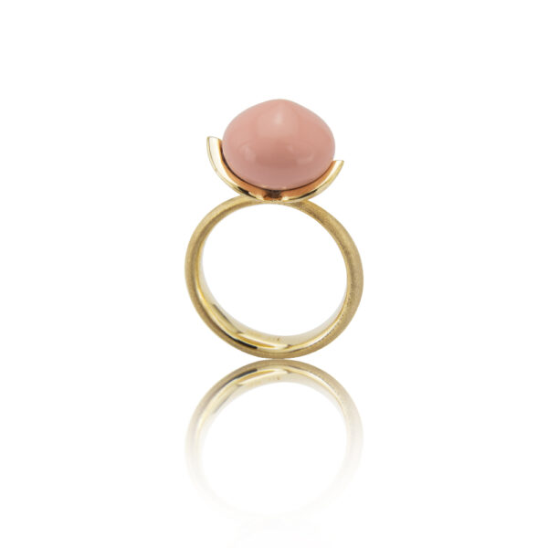 Noën "Dolce" ring i forgylt, blankt sølv med rosa korall-kompositt, mellom