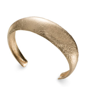 Catwalk Exclusive Crinckled Matte armring i forgylt sølv