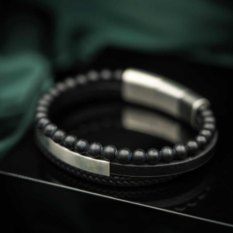Armbånd i stål, sort skinn og onyks