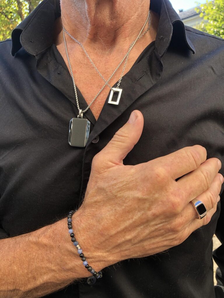 Armbånd med sort agat, sodalitt og stål