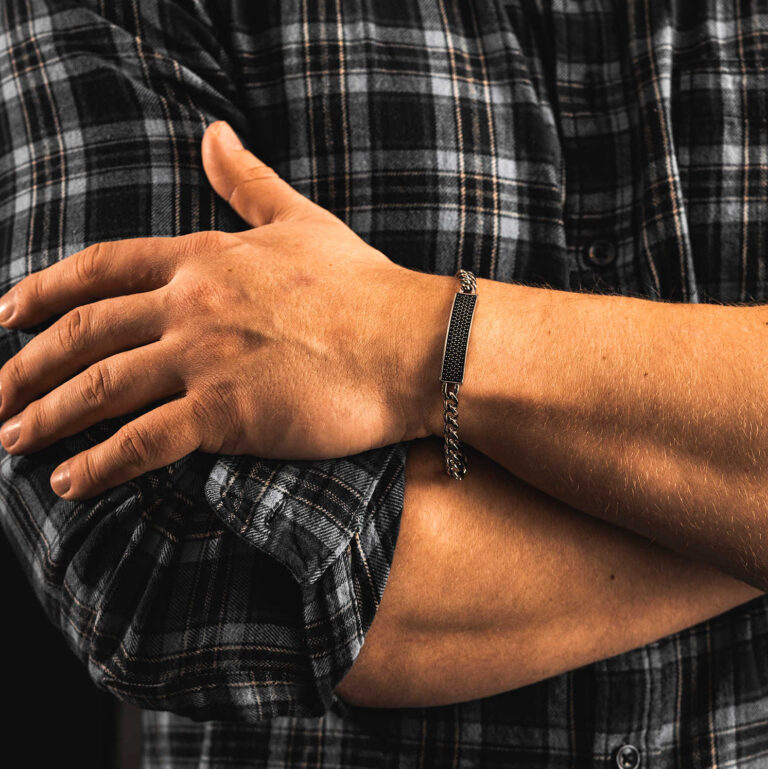 "Stark" Panser armbånd i stål med sorte c.zirkonia