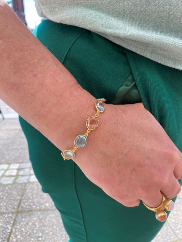 Susanne Friis Bjørner armbånd med ovale synt. topas, grønn kvarts og morganittfarget krystall