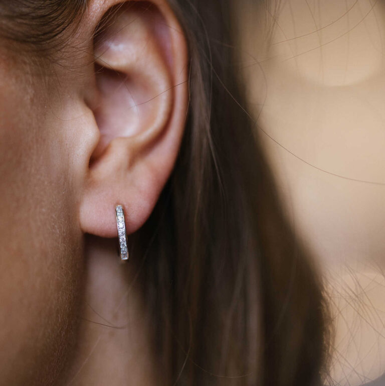 Ørering 15 mm i rhodinert sølv med c.zirkonia