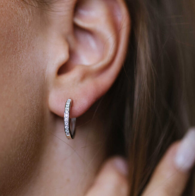 Ørering 17 mm i rhodinert sølv med c.zirkonia