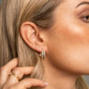 Ørering 18 mm i forgylt sølv med 3 rader av c.zirkonia sorte og hvite