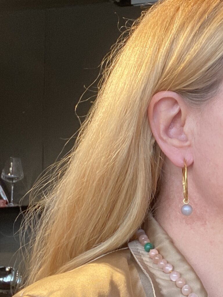 Susanne Friis Bjørner stor ørering i forgylt sølv