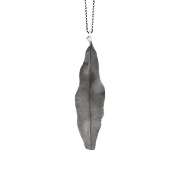 OLE LYNGGAARD COPENHAGEN Leaves pendant large oksidert sølv