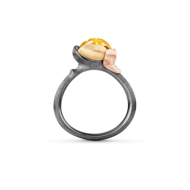 Lotus ring nr 1 i sølv med gulldetaljer og rutilkvarts