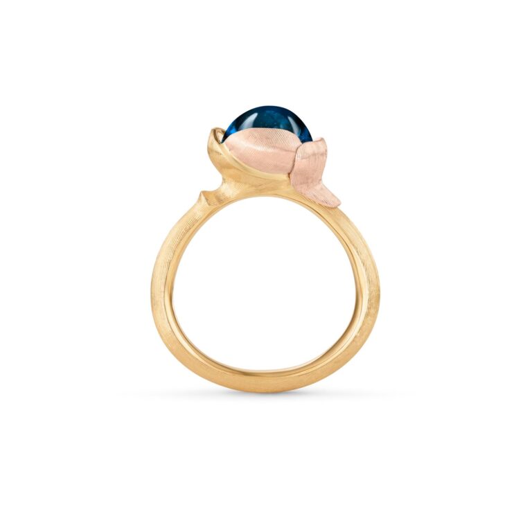 OLE LYNGGAARD COPENHAGEN Lotusring 1 med London blue topas i gult gull