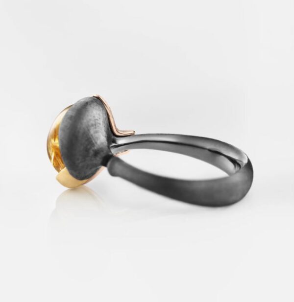 OLE LYNGGAARD COPENHAGEN Lotus ring 2 i sølv og gull med rutilkvarts