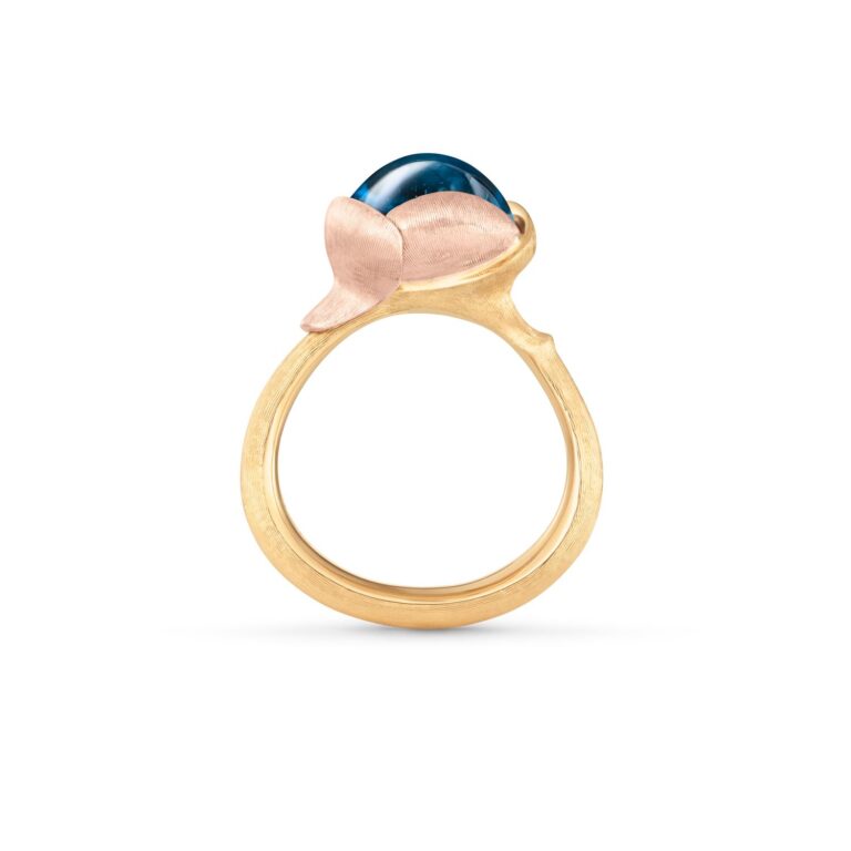 OLE LYNGGAARD COPENHAGEN Lotus ring 2 i gult gull med London Blue topas