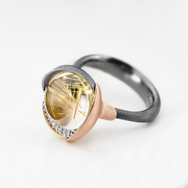 OLE LYNGGAARD COPENHAGEN Lotus ring 3 i sølv og gull med rutilkvarts