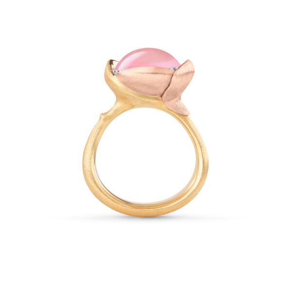 OLE LYNGGAARD COPENHAGEN Lotus 3 ring i gult gull med rosenkvarts