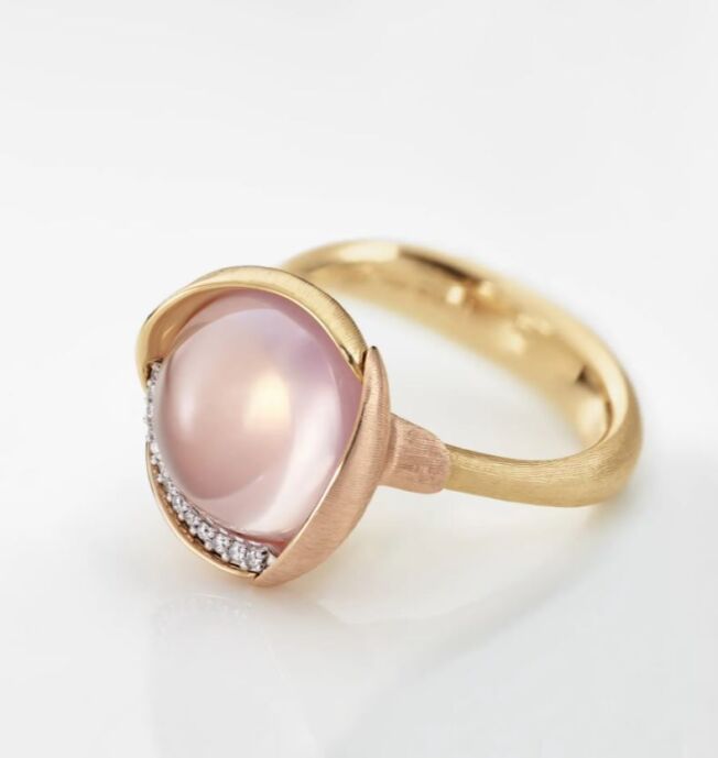 Lotus ring i gult gull med sten og diamanter. Einersen Gull i Arendal