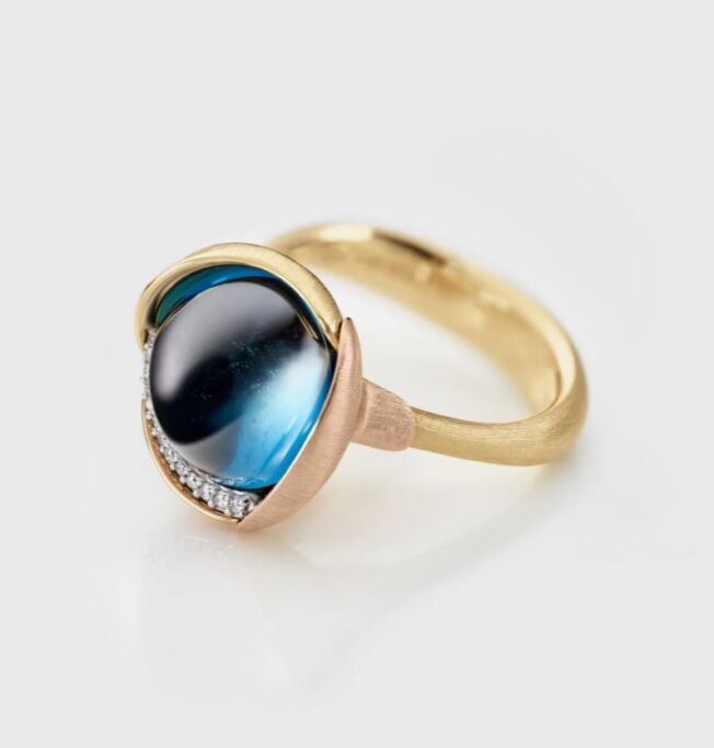 Lotus ring i gult gull med sten og diamanter. Einersen Gull i Arendal