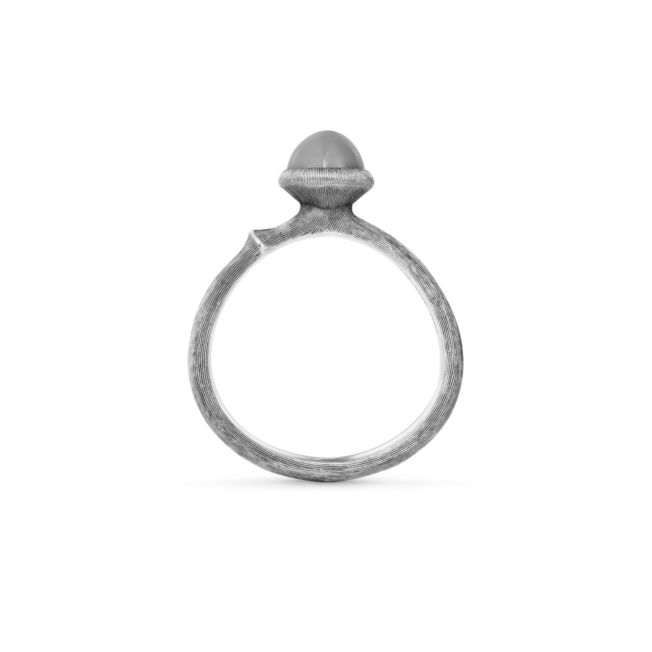 OLE LYNGGAARD COPENHAGEN Lotus ring 0 i sølv med grå månesten