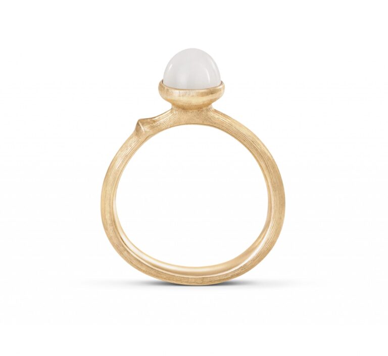 OLE LYNGGAARD COPENHAGEN Lotus Tiny ring i gult gull med hvit månesten