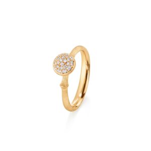 Lotus Tiny ring i gult gull med diamanter fra Ole Lynggaard. Einersen GUll, gullsm