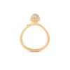 Lotus Tiny ring i gult gull med diamanter fra Ole Lynggaard. Einersen GUll, gullsm