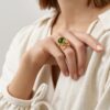 OLE LYNGGAARD COPENHAGEN  Snakes ring i gult gull med grønn turmalin og diamanter