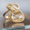 OLE LYNGGAARD COPENHAGEN  Snakes ring i gult gull med rutilkvarts og diamanter