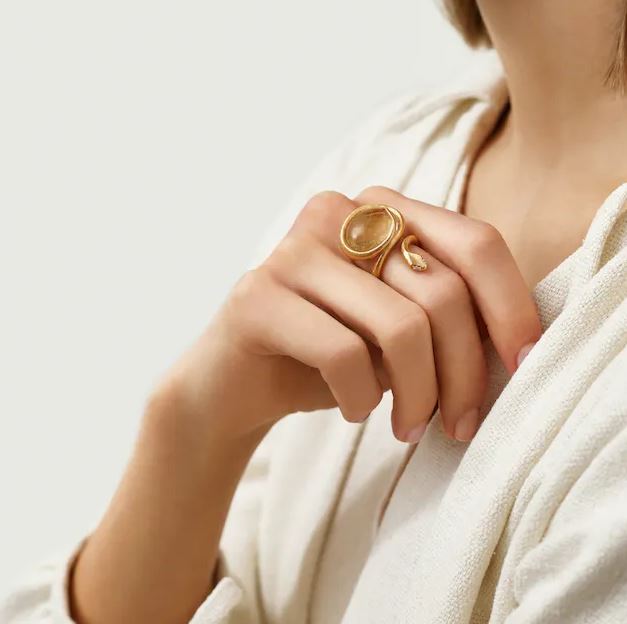 OLE LYNGGAARD COPENHAGEN Snakes ring med rutilkvarts