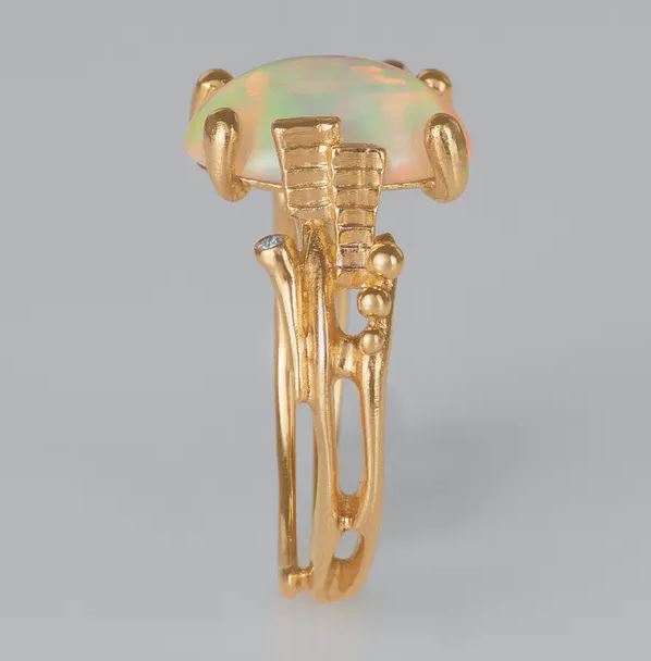 OLE LYNGGAARD COPENHAGEN BoHo ring small i gult gull med opal