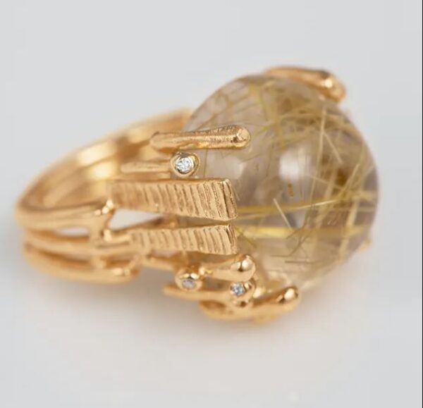 OLE LYNGGAARD COPENHAGEN BoHo ring large i gult gull med rutilkvarts