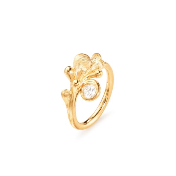 BoHo ring i gult gull ,ed diamant på 0,20ct. Perfekt å kombinere med andre ringer.