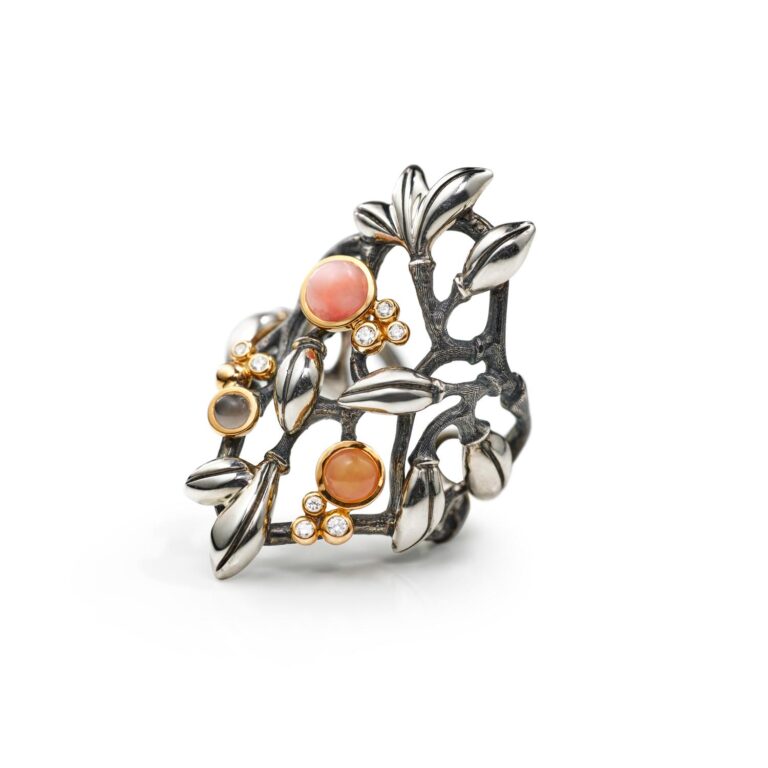 OLE LYNGGAARD COPENHAGEN Silver Forest ring i sølv og gull med korall, rav og månesten