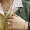 Lotus ring nr 1 i 18 k gult gull rutilkvarts og nr 2 med hvit månesten, sammen med armring satinert 18 k gult gull og eikeblad anheng