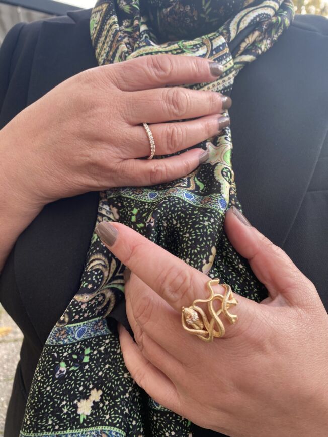 OLE LYNGGAARD COPENHAGEN  Snakes Medusa ring i gult gull