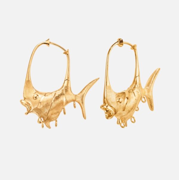 OLE LYNGGAARD COPENHAGEN Young Fish earrings large i gult gull