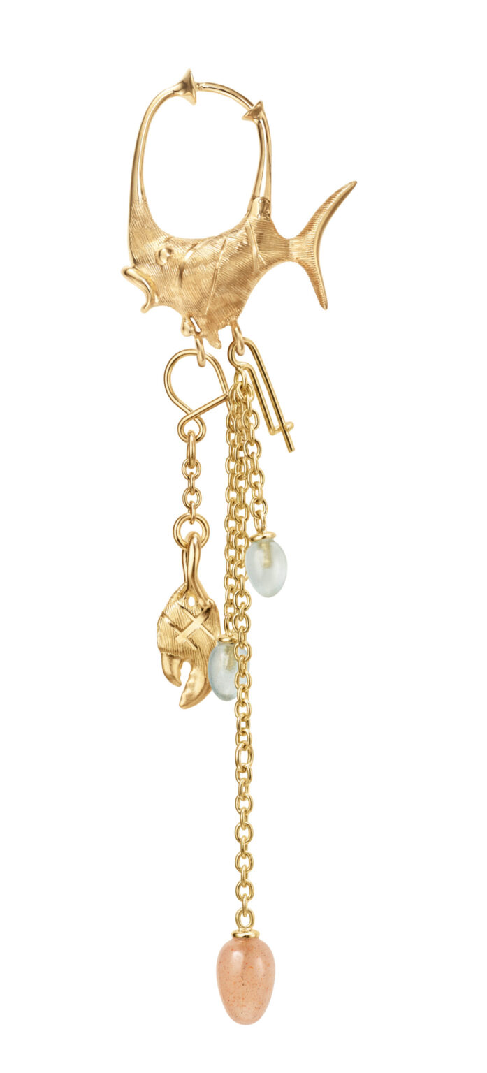 OLE LYNGGAARD COPENHAGEN Young fish earring pendant i gult gull med blush månesten og akvamariner