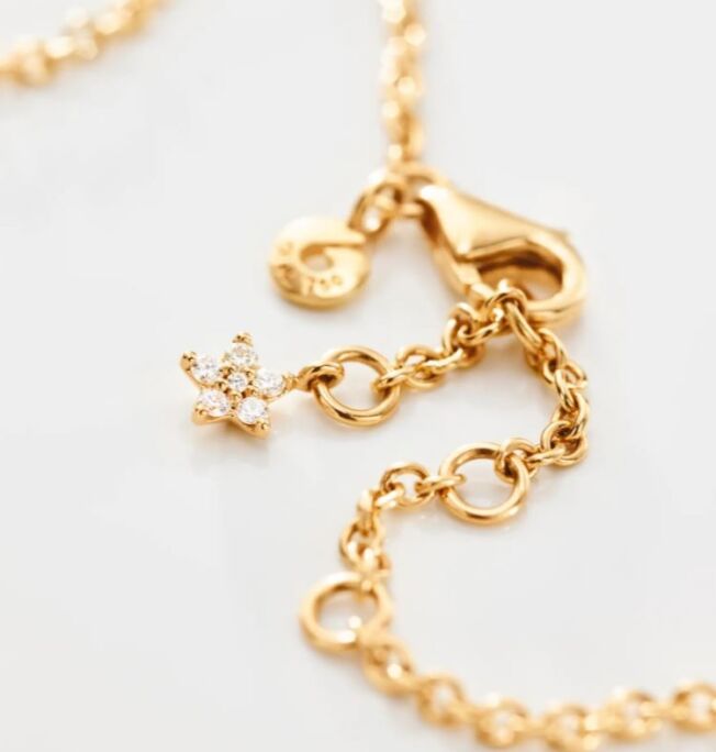 Funky stars armbånd i 18 k gult gull med diamanter, detalj fra lås