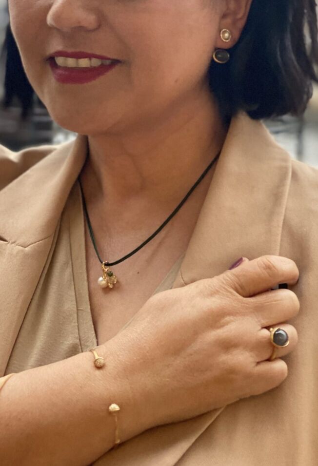 OLE LYNGGAARD COPENHAGEN Lotus diamond wreath ørepynt i gult gull med diamanter